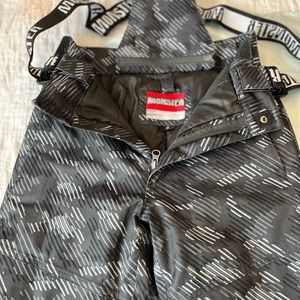 Monster boys snow pants. Great quality and in great condition.